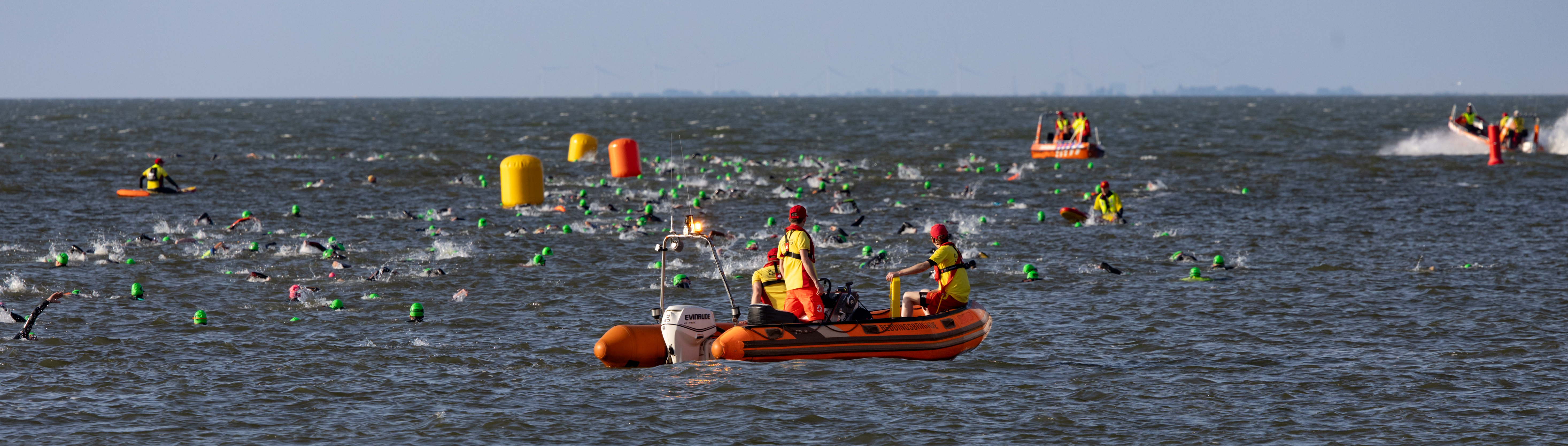 Diverse reddingseenheden bewaken de IRONMAN 70.3 Westfriesland.