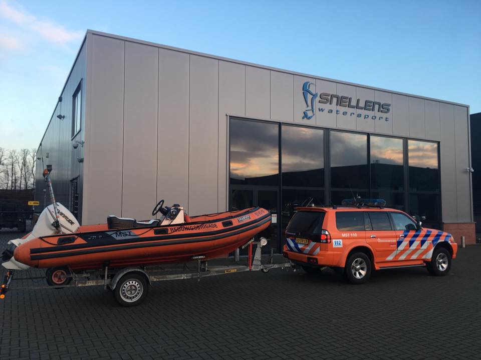 Foto van de 36-8789 op trailer achter de 36-8760 bij Snellens.